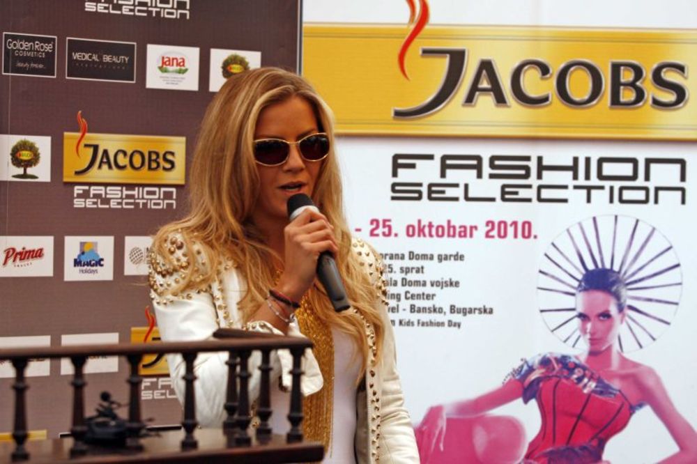 Ovogodišnji Jacobs Fashion Selection će biti održan od 11. do 25. oktobra. Kao što je i tradicija Fashion Selection-a, preko 20 revija najpoznatijih domaćih i stranih dizajnera, brendova i modnih kuća biće održano u najatraktivnijim prostorima u Beogradu