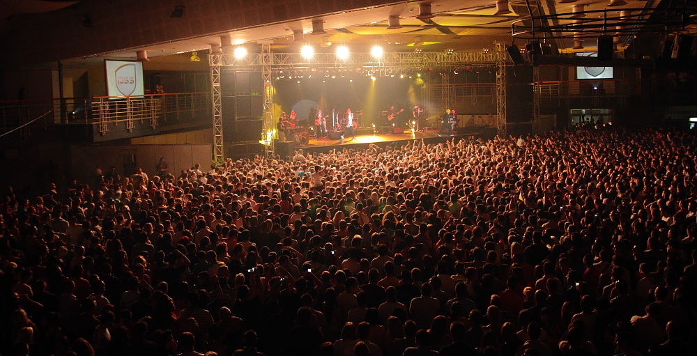 Čuveni muzičar Dino Merlin održao je u subotu 18. septembra veliki koncert u Skoplju, kojim je uspeo da još jednom oduševi mnogobrojne fanove