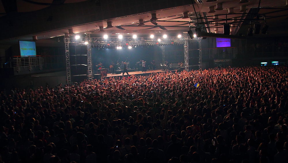 Čuveni muzičar Dino Merlin održao je u subotu 18. septembra veliki koncert u Skoplju, kojim je uspeo da još jednom oduševi mnogobrojne fanove