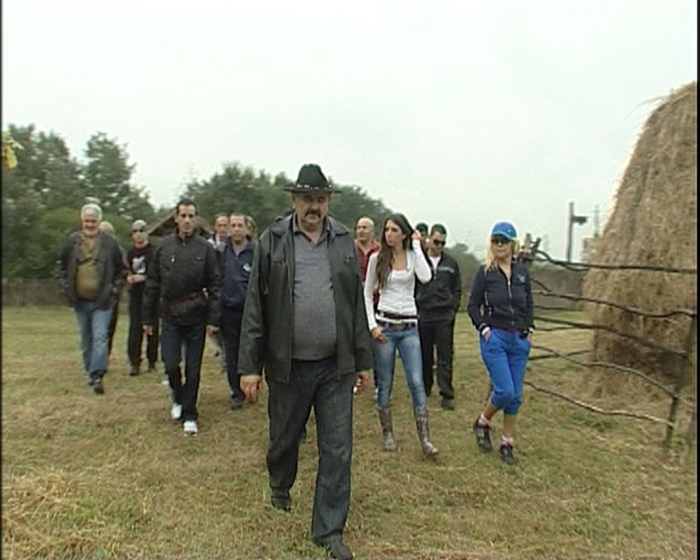 Novopečeni farmeri proveli su priv dan pripremajući džem od šljiva, a titular prvog gazde imanja u Lisoviću pripalo je političaru Milanu Paroškom