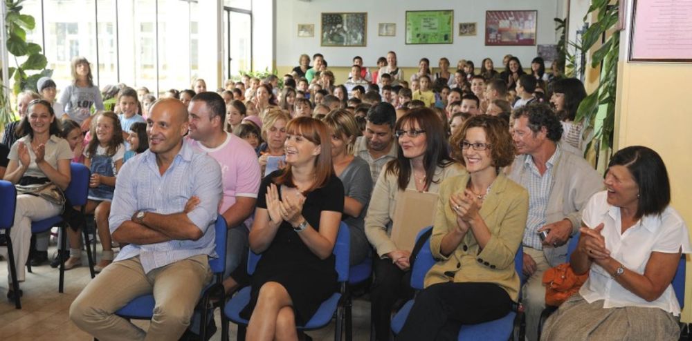 Osnovna škola Gornja Varoš iz Zemuna zvanično je postala 75. beogradska škola koja se priključila programu Škola bez nasilja, a potpisivanju ugovora prisustvovao je i Saša Đorđević