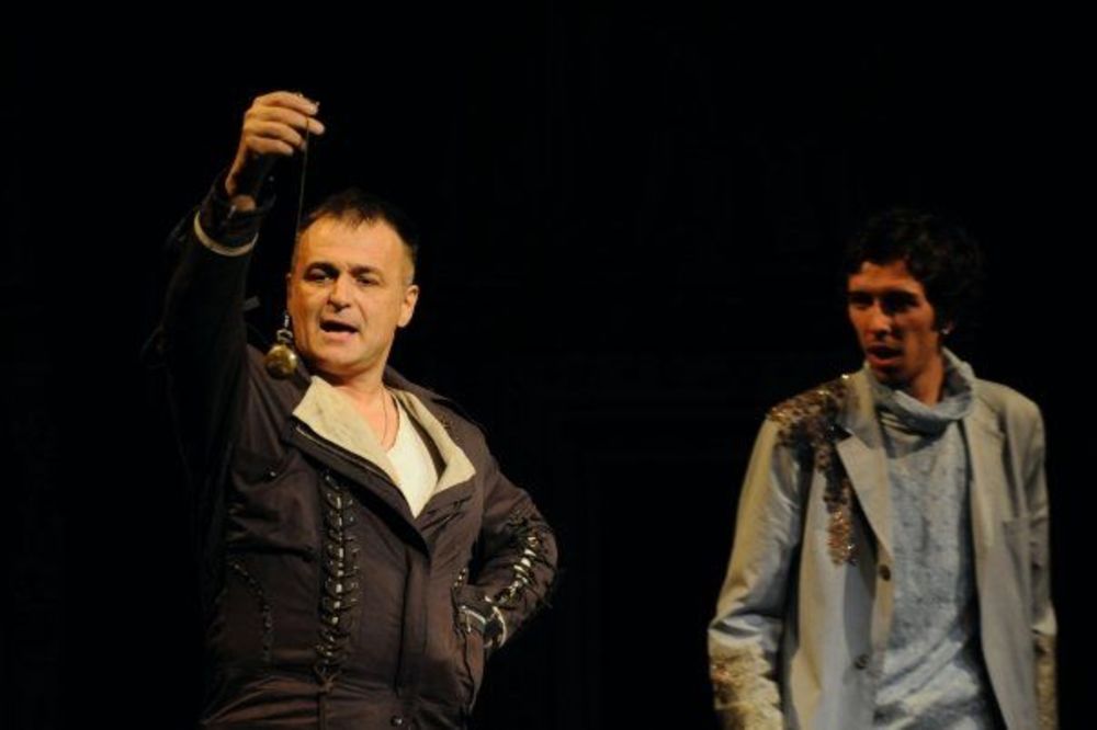 Tokom ovogodišnjeg 23. Budvanskog festivala, 18. avgusta izvedena predstava Otelo u režiji Veljka Mićunovića u kojoj igraju Branimir Popović i Branislav Lečić