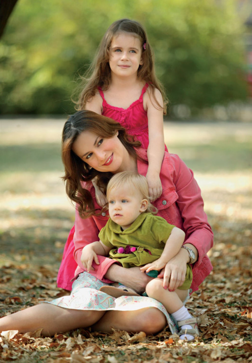 Pogledajte drugi deo serijala ekskluzivnih fotografija poznatih ličnosti koje su fotografi Story tima zabeležili u intimnim porodičnim trenucima sa njihovim naslednicima