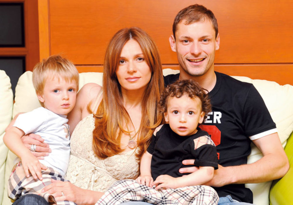 Milan Lane Jovanović sa suprugom Natašom i sinovima Lazarom i Dušanom