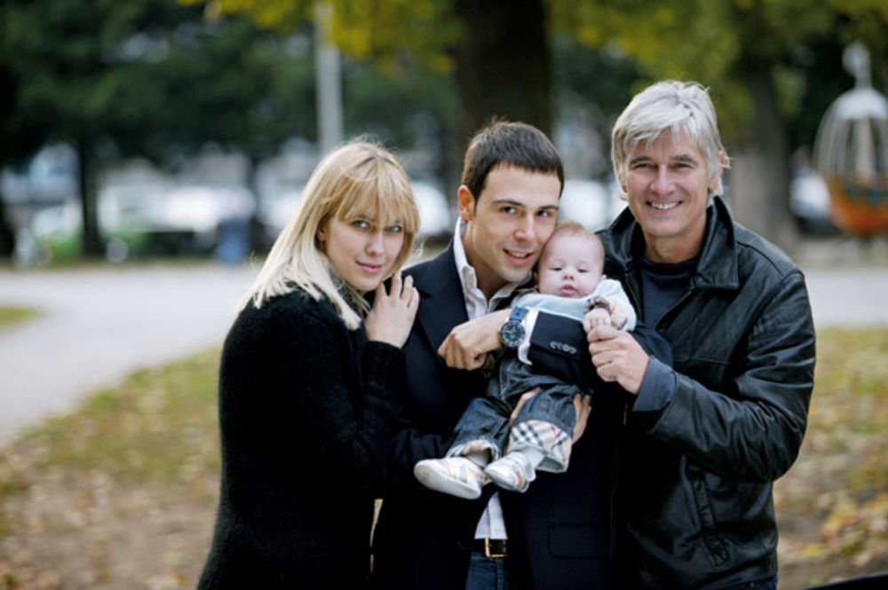 Neven Bošković sa ćerkom Anjom, zetom, Novakom i unukom Mihailom