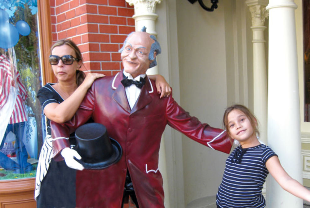 Tanja Peternek Aleksić sa ćerkom Anjom