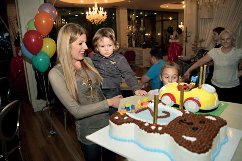 Violeta-Viki Miljković i njen suprug Dragan Tašković Taške na proslavi rođendana njihovog sina Andreja