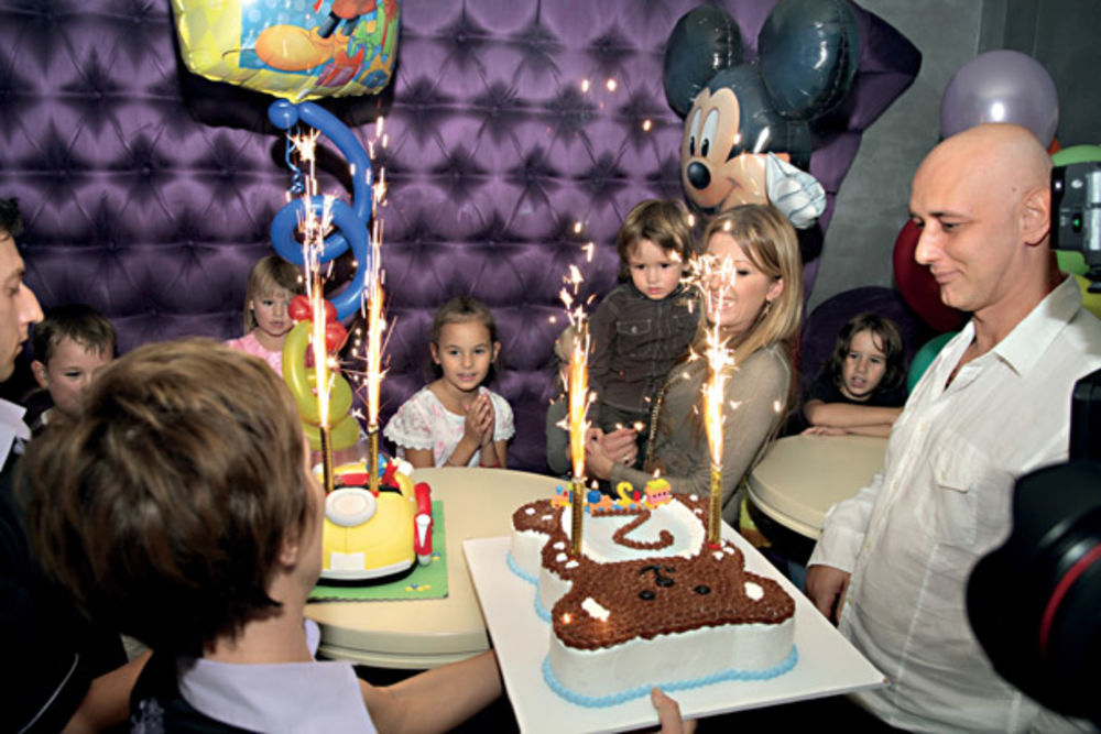 Violeta-Viki Miljković i njen suprug Dragan Tašković Taške na proslavi rođendana njihovog sina Andreja