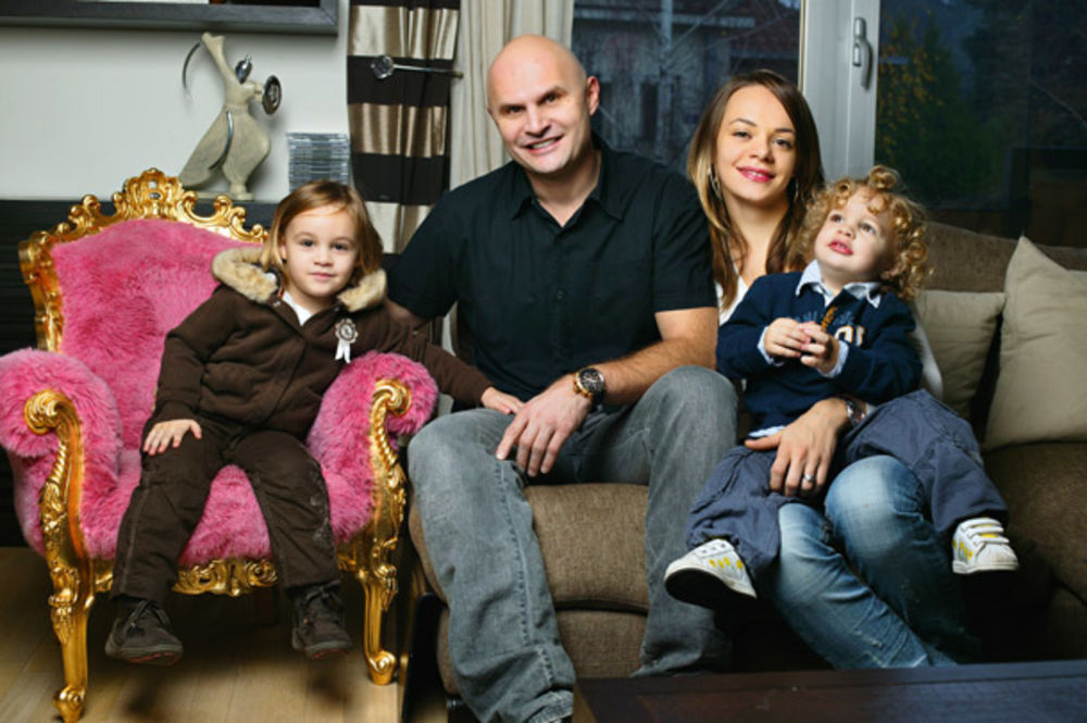 Aleksandar Milić Mili sa suprugom Ninom, ćerkom Miom i sinom Markom