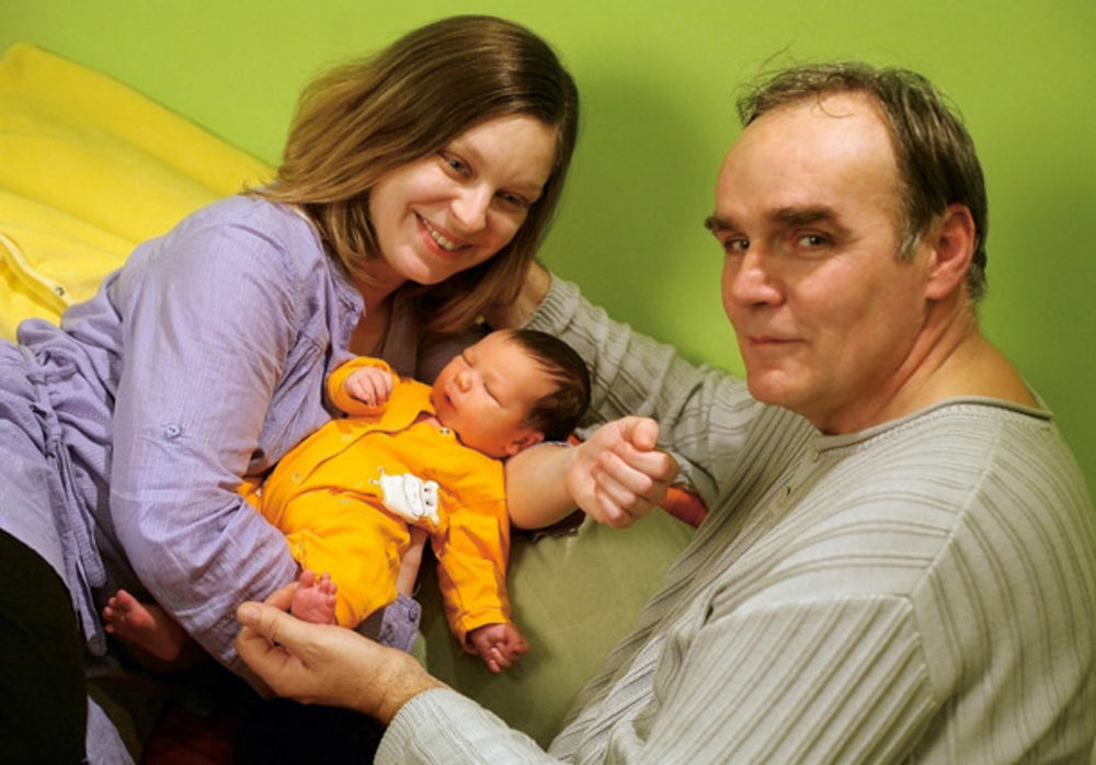 Slobodan Ćustić sa suprugom Jelenom i sinčićem Vasilijem