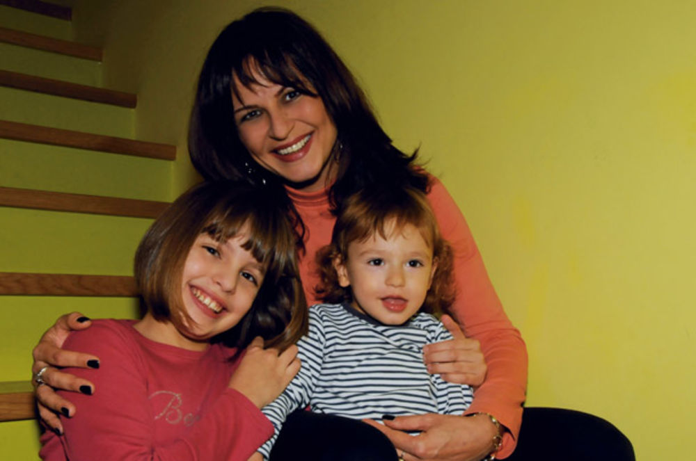 Tanja Banjanin sa sinom Novakom i ćerkom Stašom