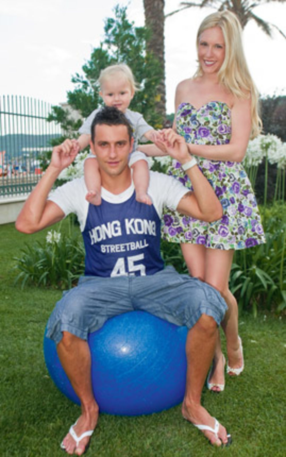 Nakon porodičnog odmora u Bečićima, fudbaler Boško Janković i njegova supruga Dijana priredili su krštenje i proslavu rođendana svom sinu Sergeju, a potom su obeležili i treću godišnjicu braka