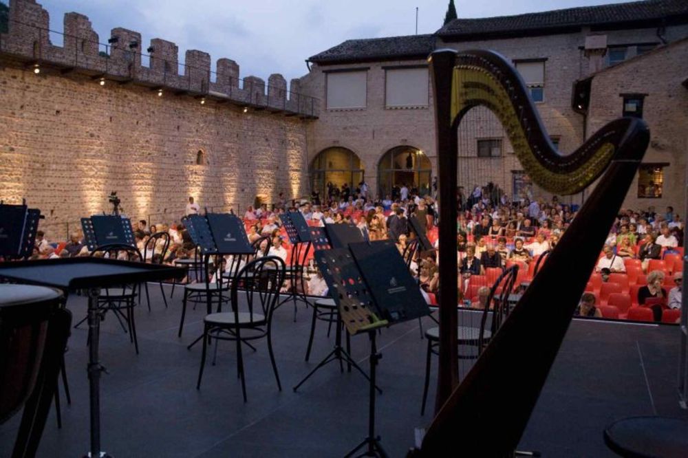 Beogradska filharmonija je od 20. do 25. jula gostovala na tri letnja festivala u Italiji, u gradovima Basano del Grapa, Modena i Ravelo.