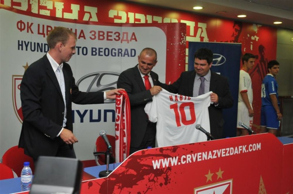 Na Marakani je danas ozvaničena saradnja između fudbalskog kluba Crvena Zvezda i automobilske kompanije Hyundai Auto Beograd koja je zvanično postala sponzor fudbalskog kluba Crvena Zvezda