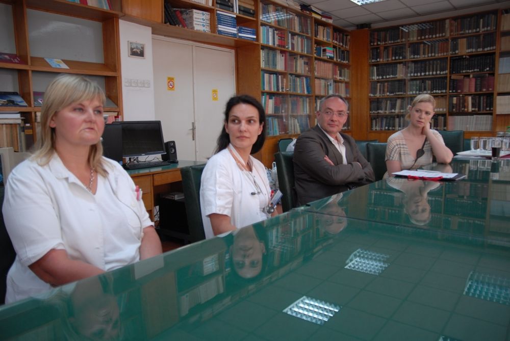 Glumica Ana Sofrenović posetila je porodilište Kliničkog centra Srbije u Beogradu i uručila neophodnu opremu u ime kompanije Pampers.