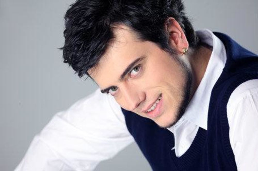 Makedonski pevač Aleksandar Belov snimio je svoj najnoviji singl, pesmu Dobar dan, u studiju Grigora Koprova pod budnim okom maestra Vladimira Dojčinovskog Dojčina