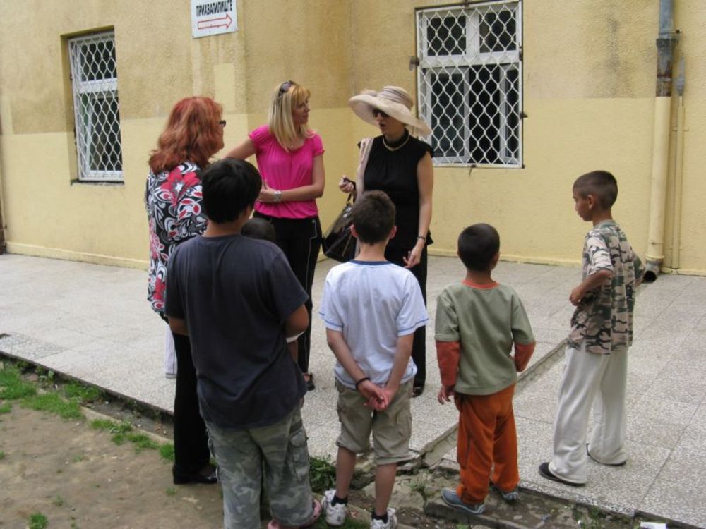 Rediteljka, dramaturg i književnica Isidora Bjelica posetila je danas Prihvatilište za decu i omladinu i provela dan sa mališanima.