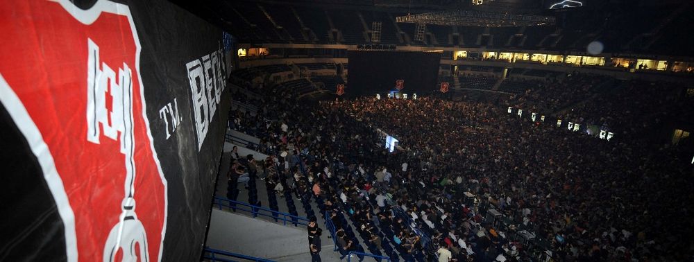 Deveti BECK’SPERIENCE, prvi put je u Beograd doveo neponovljivi britanski sastav Massive Attack, i u petak u Areni okupio više od  8000 ljubitelja vrhunskog i jedinstvenog savremenog zvuka.