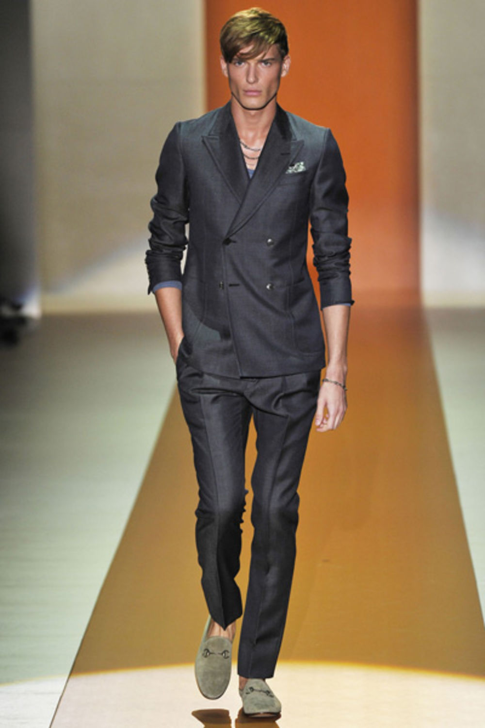 Trenutno najtraženiji i najplaćeniji srpski model, Nikola Jovanović, zaštitno je lice modne imperije Gucci.