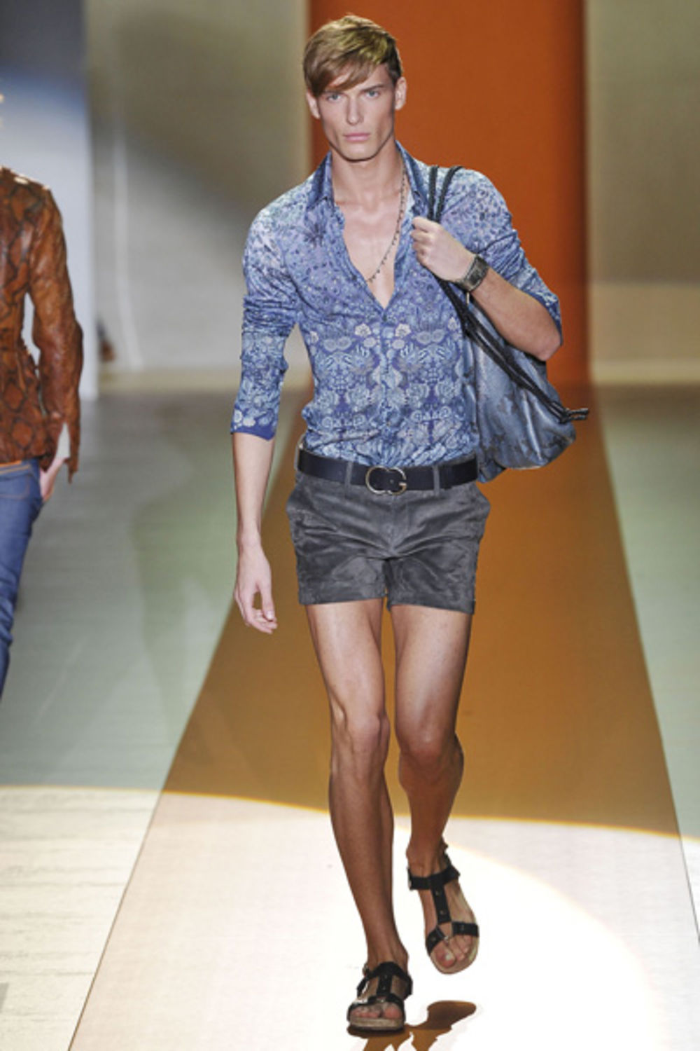 Trenutno najtraženiji i najplaćeniji srpski model, Nikola Jovanović, zaštitno je lice modne imperije Gucci.