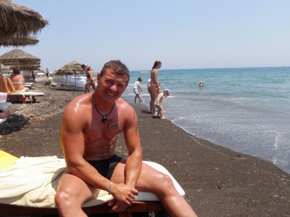 Poznata hrvatska voditeljka Nikolina Pišek i njen dečko Kristijan Curavić, trenutno uživaju u Grčkoj na ostrvu Santorini, gde su letovali i prošle godine