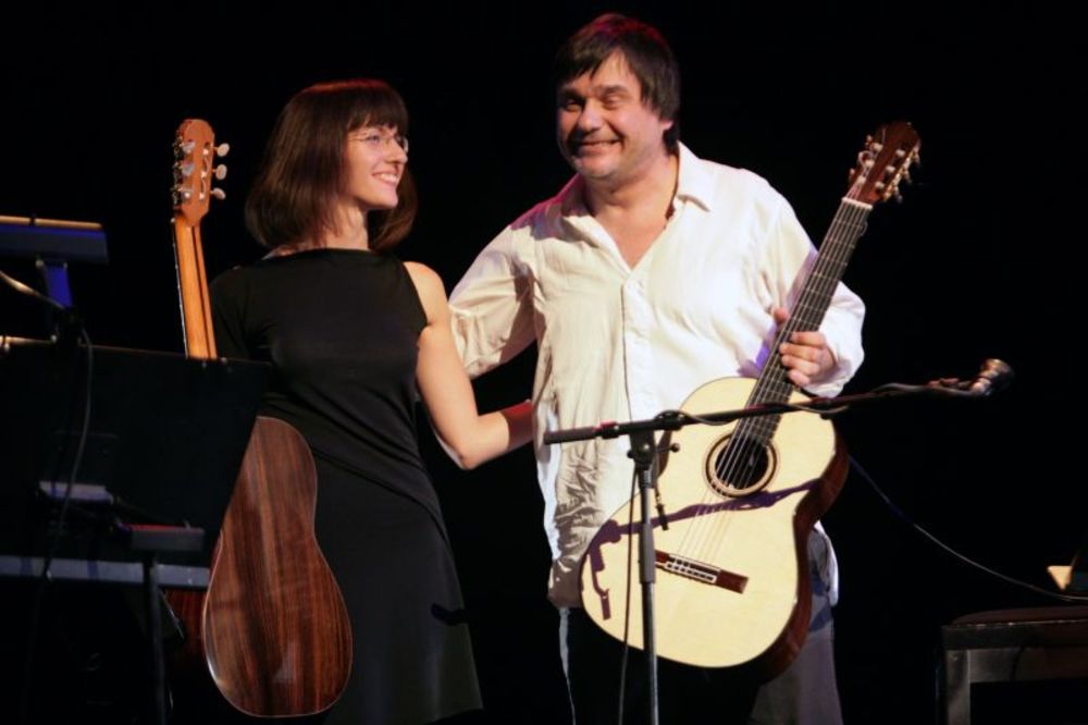 Makedonska muzička diva Kaliopi i renomirani virtuoz gitare i laute Edin Karamazov beogradskoj su publici u Pozorištu na Terazijama priredili nesvakidašnji muzički doživljaj.