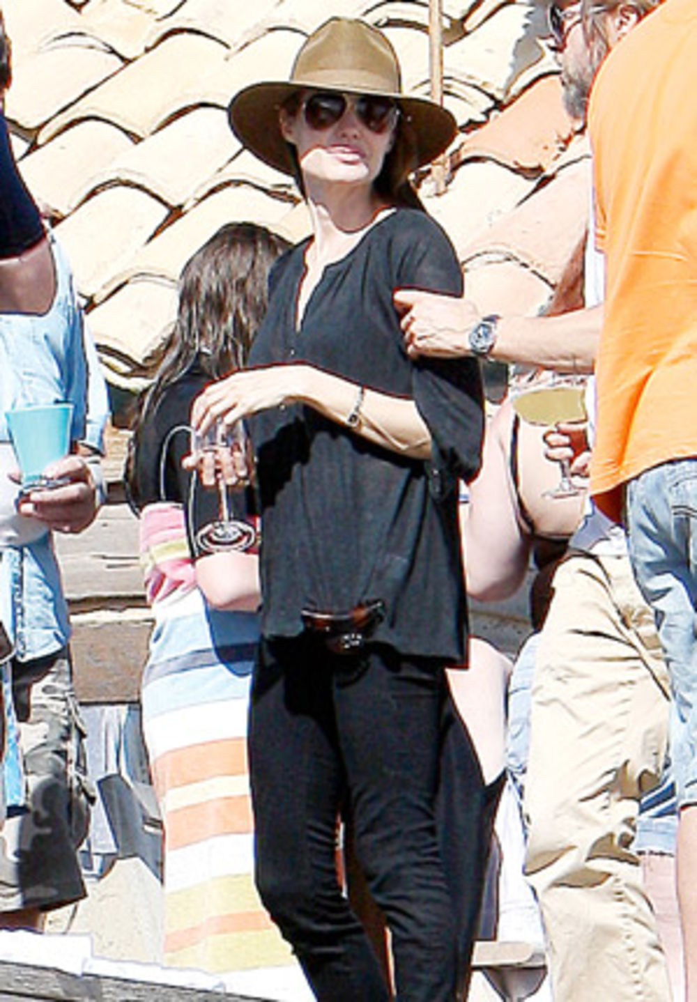 Kako su u poslednje vreme imali mnogo obaveza, glumica Andželina Džoli (35) i njen izabranik Bred Pit (47) prošle nedelje odlučili su da se sa decom odmore na plaži Malibua.