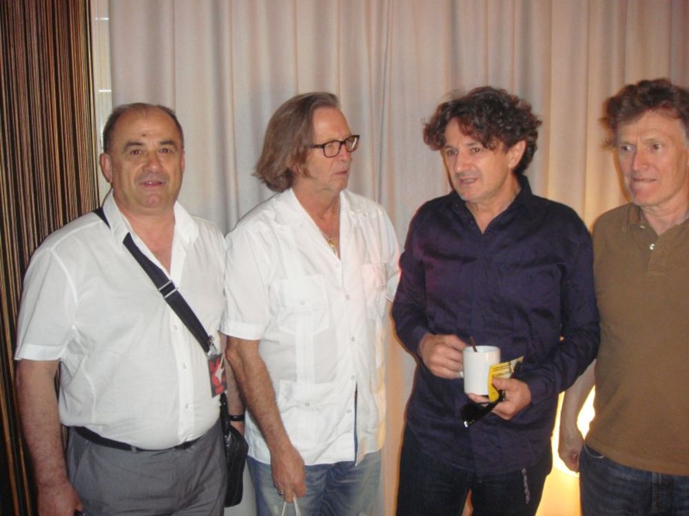 Neposredno pred koncert koji su Erik Klepton i Stiv Vinvud sinoć održali u punoj Areni, slavni muzičari sreli su se i sa Goranom Bregovićem