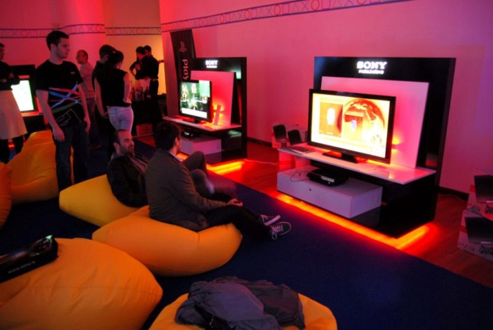 Kompanija Sony je drugog juna 2010. u prostoru galerije Progres svečano otvorila izložbu svojih najnovijih proizvoda.