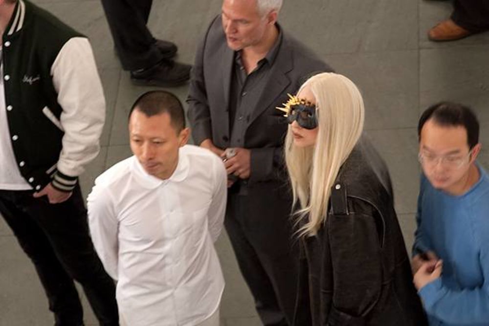 Medijska ikona savremenog doba, Lejdi Gaga, čiji će najnoviji spot za numeru Alejandro biti premijerno prikazan u u ponedeljak, oduševljena je stvaralaštvom beogradske umetnice Marine Abramović