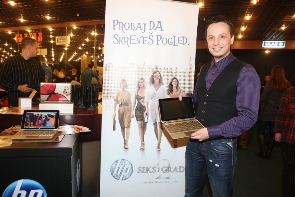 Na sinoćnoj premijeri filma Seks i grad 2 u Sava Centru, kompanija Hewlett-Packard dodelila je računar HP Mini 210 Vivenne Tam Edition Mariji Orlić, pobednici foto konkursa ProLEPTIRi se u stilu filma Seks i grad.