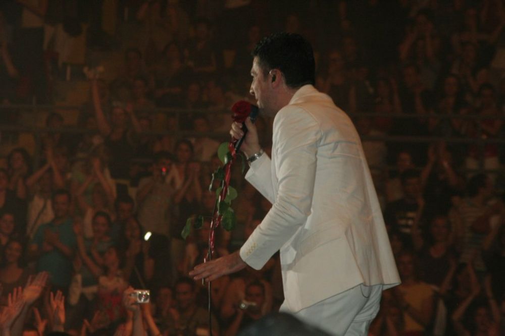 Pop zvezda Željko Joksimović održao je sinoć spektakularan koncert u dvorani Boris Trajkovski u Skoplju.