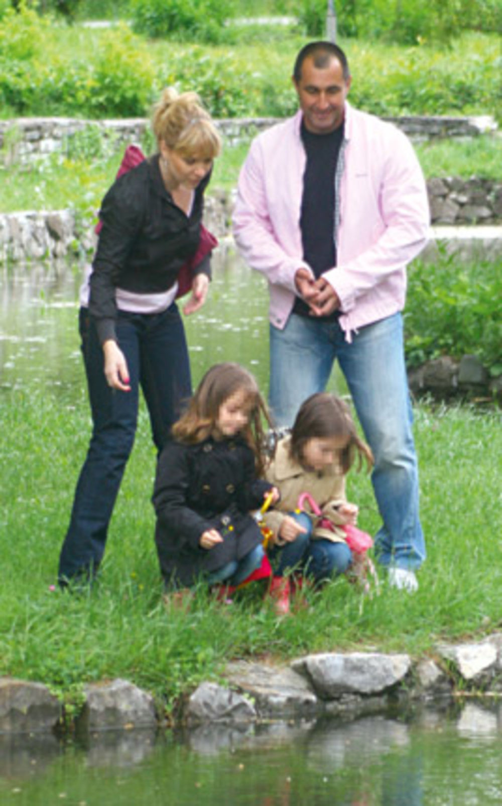 Pošto tokom radnih dana nema vremena da se u potpunosti posveti porodici, voditeljka TV Pink Tanja Rađenović (37) svaki vikend sa svojim najmilijima odlazi u topčiderski park u srpskoj prestonici.