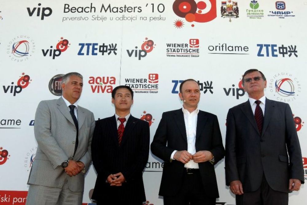 Vip mobile i Odbojkaški savez Srbije najavili su Vip Beach Masters 2010 – Prvenstvo Srbije u odbojci na pesku, treći po redu profesionalni šampionat, koji će se ovog leta igrati u Kragujevcu, Nišu i Novom Sadu.
