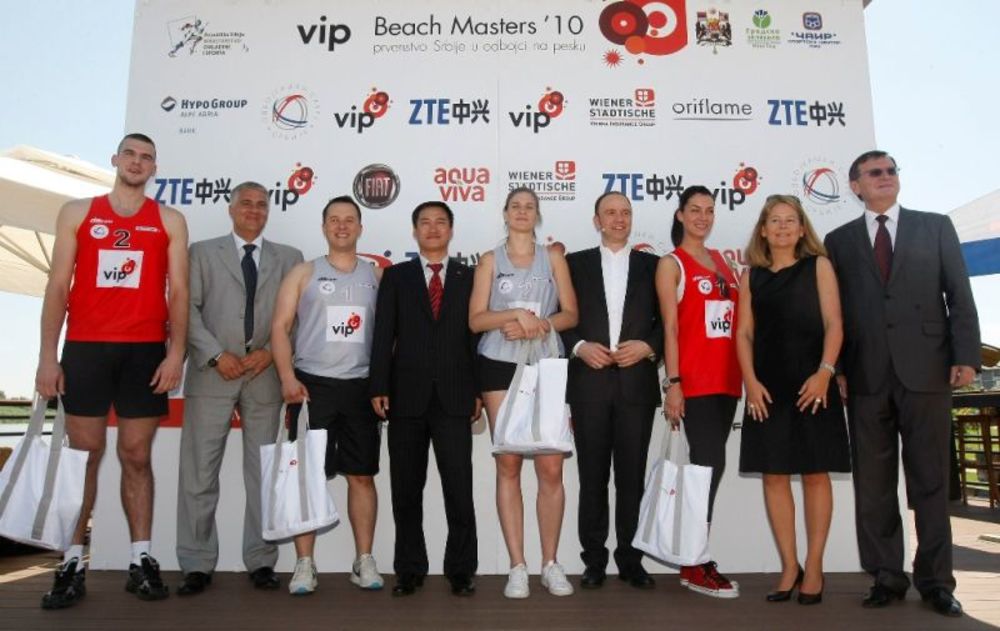 Vip mobile i Odbojkaški savez Srbije najavili su Vip Beach Masters 2010 – Prvenstvo Srbije u odbojci na pesku, treći po redu profesionalni šampionat, koji će se ovog leta igrati u Kragujevcu, Nišu i Novom Sadu.
