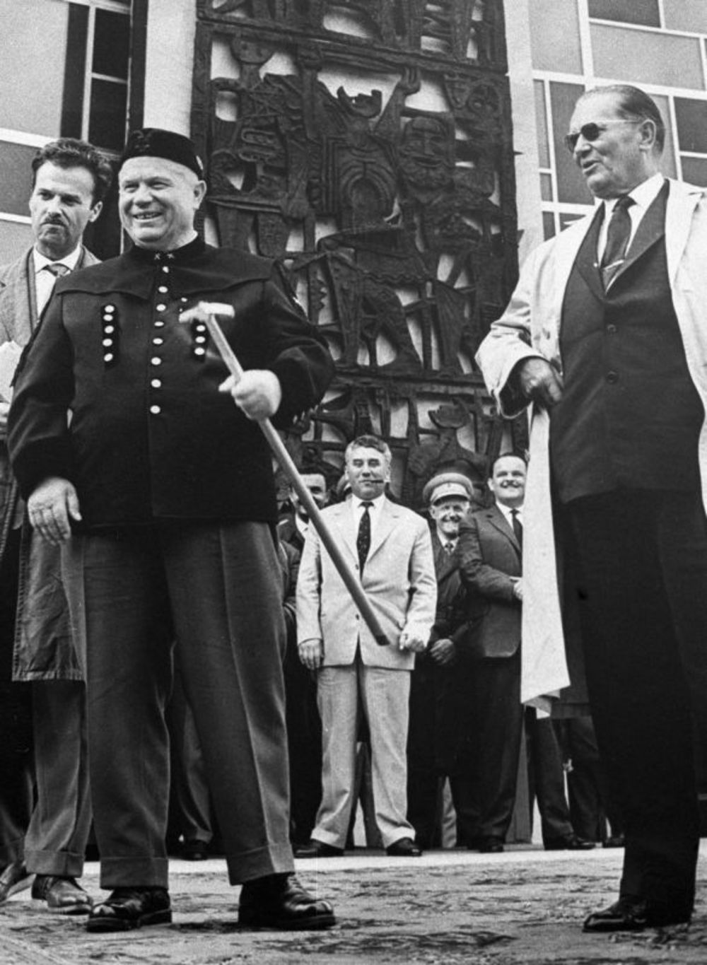 Tri decenije nakon što je primio poslednju štafetu na Dan mladosti, Josip Broz Tito i dalje ostaje najintrigantnija ličnost s ovih prostora i državnik o kome se sve zna i ništa ne zna