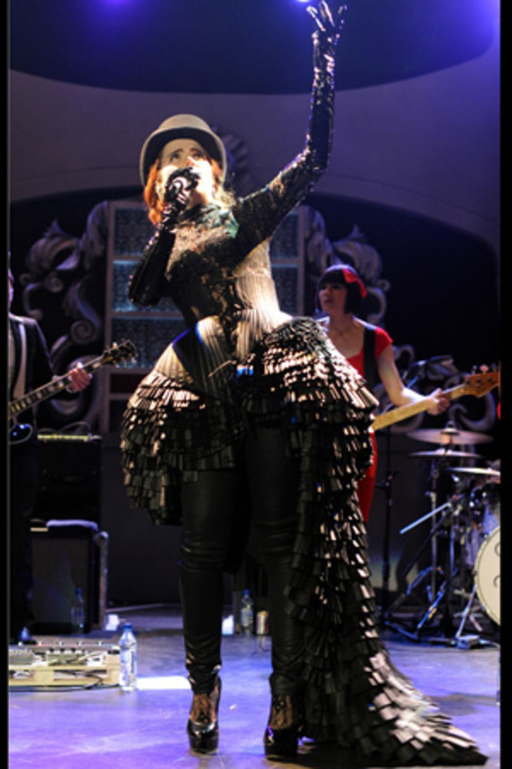 Sve popularnija britanska soul pop senzacija Paloma Fejt svojim prošlogodišnjim debi albumom i izuzetnim kostimima koje nosi na koncertnim performansima nalazi se na putu da se vine u sam vrh svetske muzičke scene