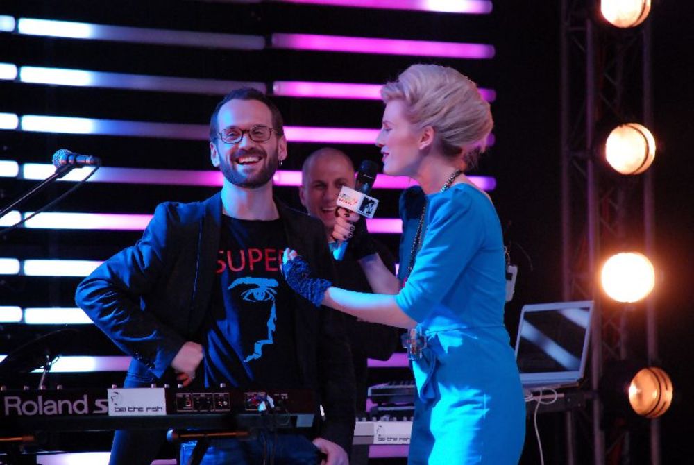 Kada se sretnu Davor Gobac, pevač kultne grupe Psihomodo Pop, i Sergej Trifunović priča se završi u striptiz baru usred emisije Hitorama koja je na programu ovog petka, 10. decembra u 20 sati na kanalu MTV.