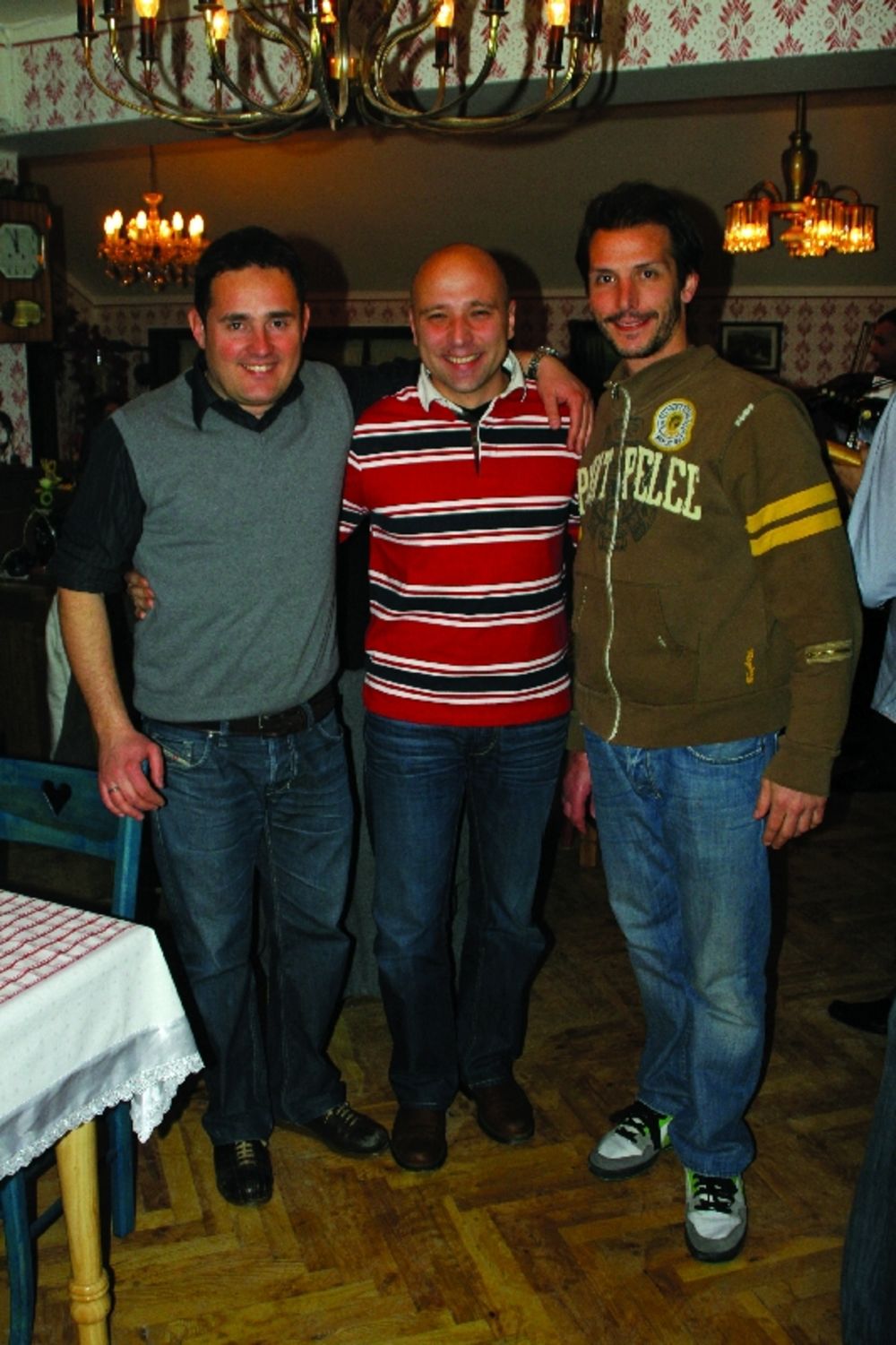 Bivši vaterpolista Danilo Ikodinović i njegov prijatelj Aleksandar Dobrijević, otvorili su prošlog petka u novosadskom naselju Ribnjak restoran Tako je suđeno.
