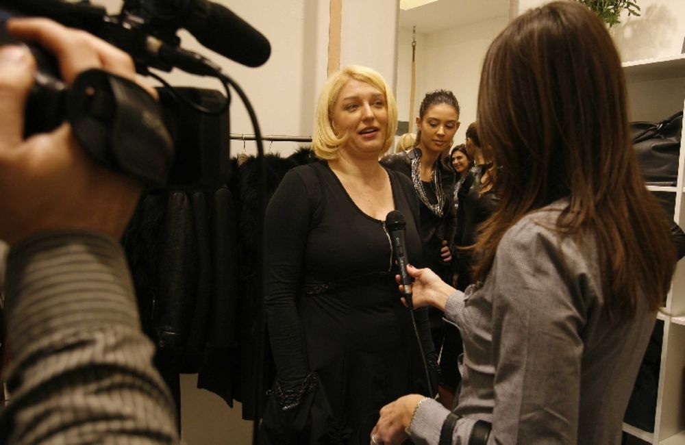 Modna dizajnerka Irena Grahovac uspešnu poslovnu godinu zaokružila je juče koktelom za novinare i VIP zvanice u svom novootvorenom prodajnom objektu u Ruzveltovoj ulici