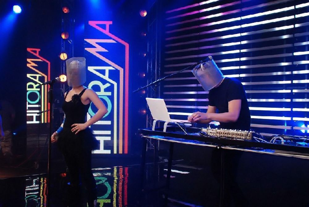 U petoj epizodi gosti muzičkog šou programa Hitorame biće beogradska pevačica Ana Stanić, grupa S.A.R.S., slovenački hip-hop duo Murat&Jose Band i misteriozni hrvatski dvojac pod maskama Nipplepeople