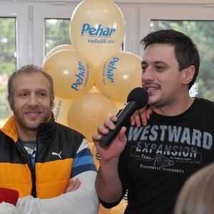 Milan Kalinić i Andrija Milošević delili novogodišnje paketiće