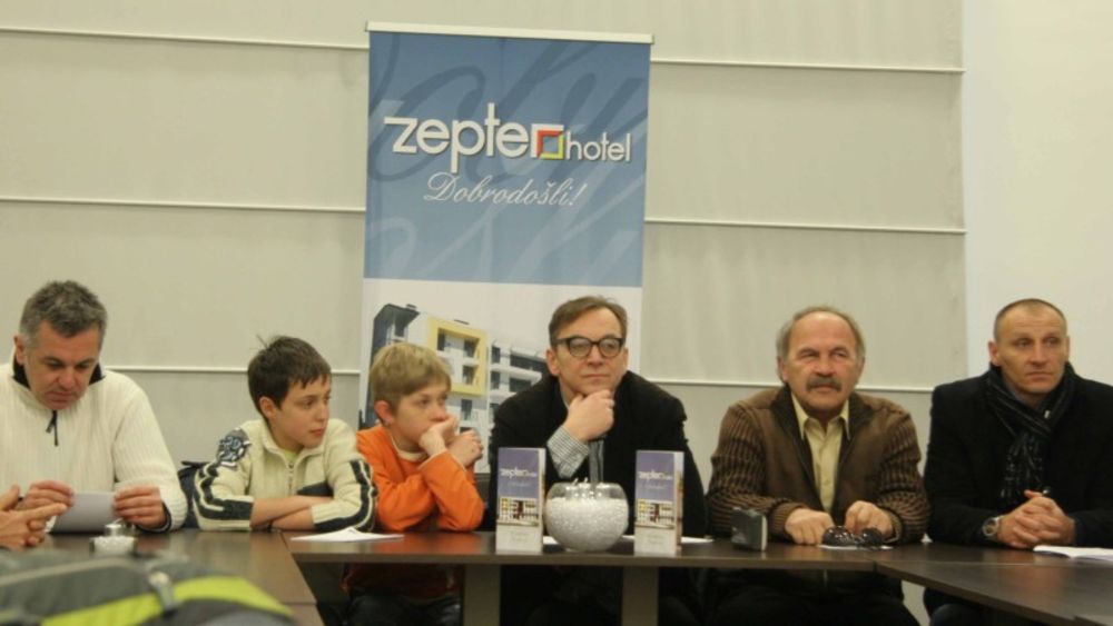 U Kozarskoj Dubici počelo je snimanje igranog filma Top je bio vreo, reditelja Bobana Skerlića, koji je rađen po istoimenom romanu Vladimira Kecmanovića