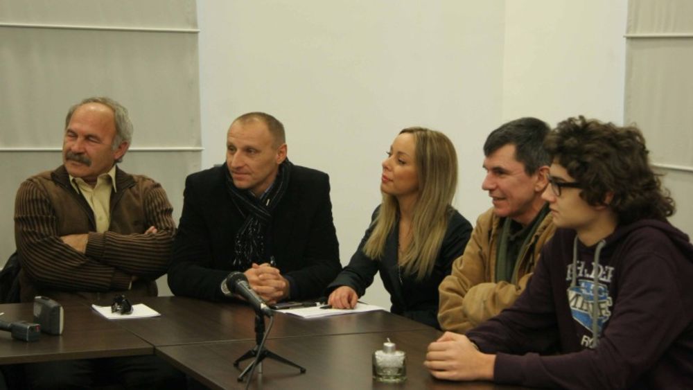 U Kozarskoj Dubici počelo je snimanje igranog filma Top je bio vreo, reditelja Bobana Skerlića, koji je rađen po istoimenom romanu Vladimira Kecmanovića