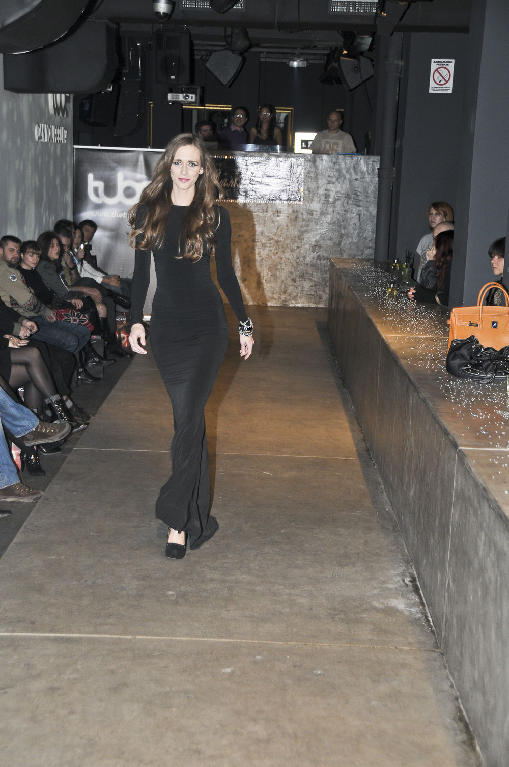 Revija ekskluzivnih modela visoke mode, modnog dizajnera Marka Krstića održana je  u klubu The Tube.