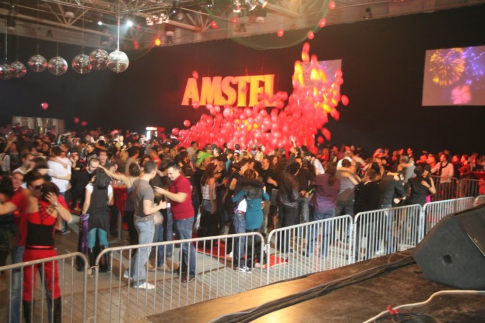 U Expo centru na Novom Beogradu organizovana je velika novogodišnje žurka pod nazivom Story Red Hot Party powered by Amstel