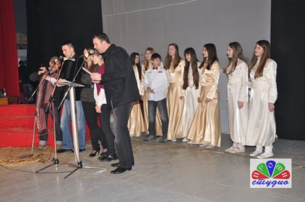 Frontmen grupe Galija Nenad Milosavljević i pevač Željko Vasić učestvovali su na koncertu koji je povodom Božića održalo društvo mladih umetnika Ras. Na ovom koncertu nastupili su mladi umetnici, članovi Društva mladih umetnika Ras, pevnica crkve Svetog Nikole