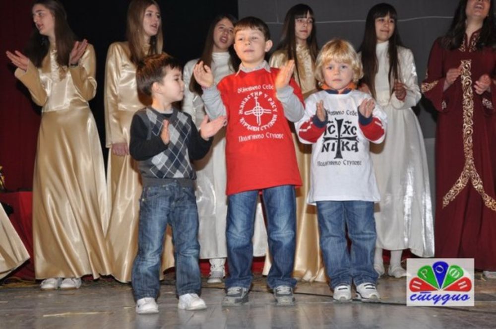 Frontmen grupe Galija Nenad Milosavljević i pevač Željko Vasić učestvovali su na koncertu koji je povodom Božića održalo društvo mladih umetnika Ras. Na ovom koncertu nastupili su mladi umetnici, članovi Društva mladih umetnika Ras, pevnica crkve Svetog Nikole