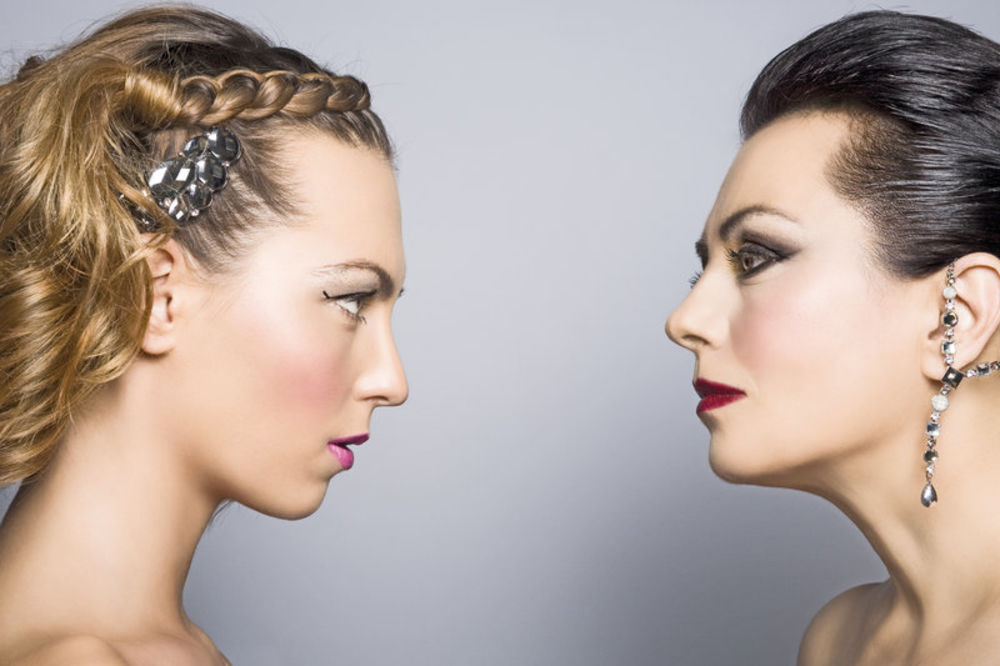 Iako uživaju u transformacijama na sceni, glumice Ljiljana Blagojević i Kalina Kovačević privatno neguju prirodan izgled, a i majci i ćerki podjednako je važno da im lice izgleda sveže, kosa bude zdrava, a nokti uredni