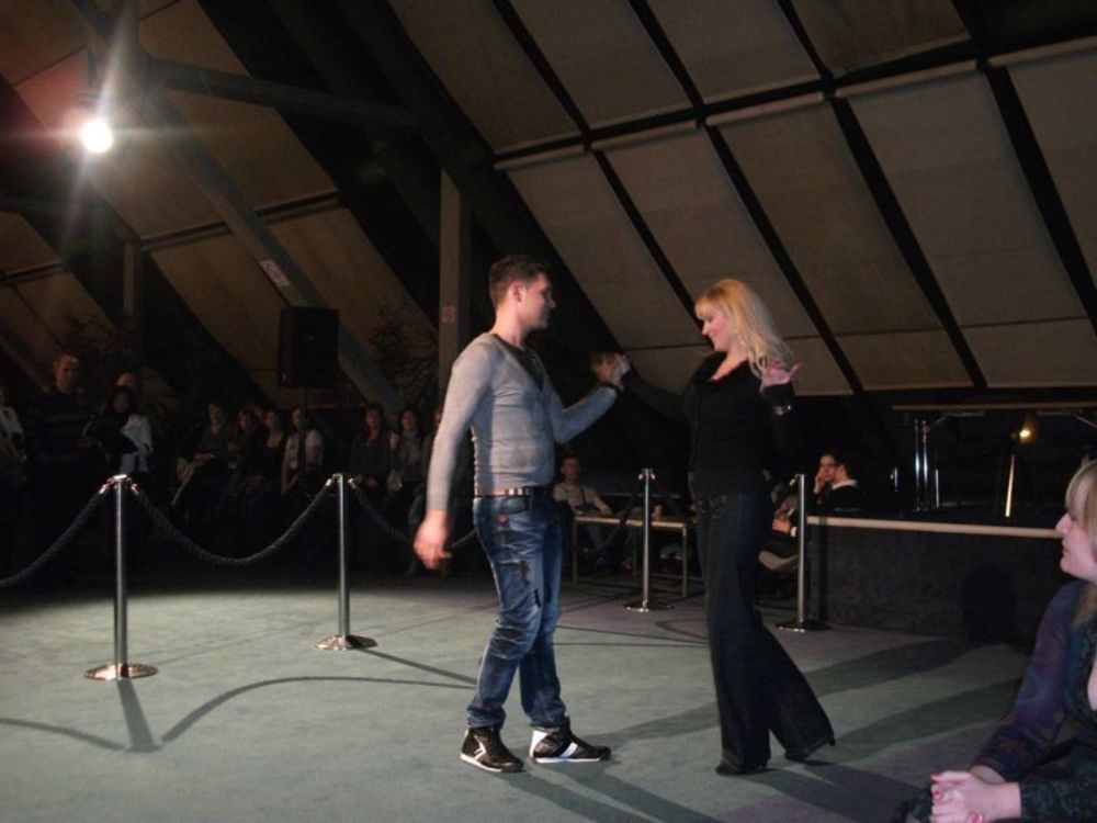 Sinoć, 13. februara, pred prepunim Sava Centrom, održana je premijera spektakularnog mjuzikla Burleska.